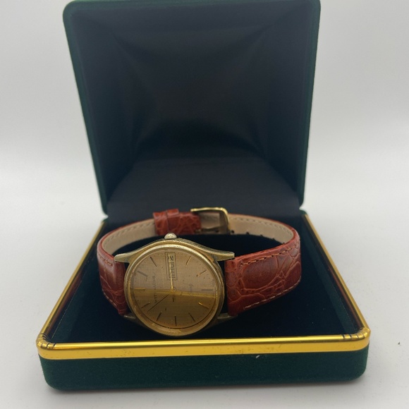 Gold and Brown Men's Watch - Picture 8 of 9